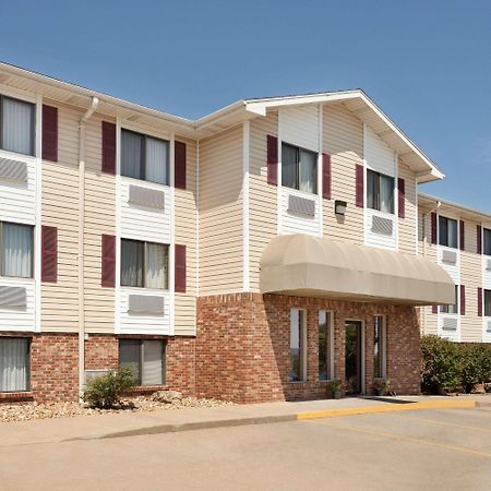 Travelodge By Wyndham Джефферсон-Сити Экстерьер фото