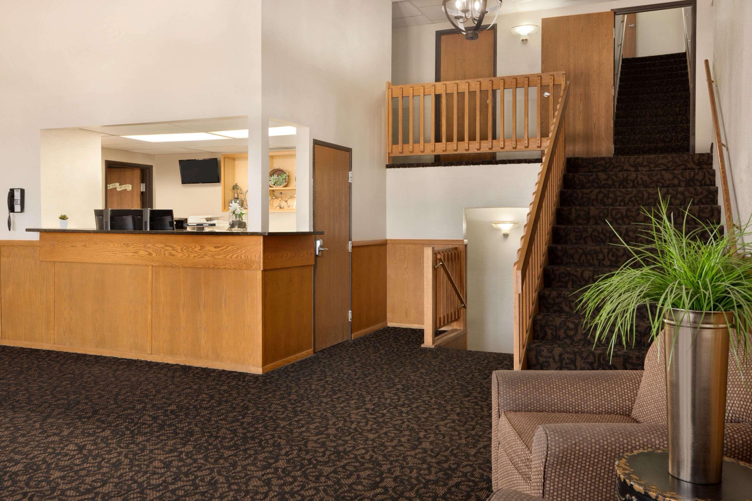 Travelodge By Wyndham Джефферсон-Сити Экстерьер фото